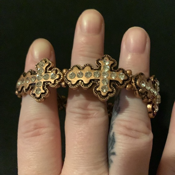 ❤️❤️❤️NWT Elegant and simple Gold and Silver Cross Bracelet!! ❤️❤️❤️ - Picture 9 of 11